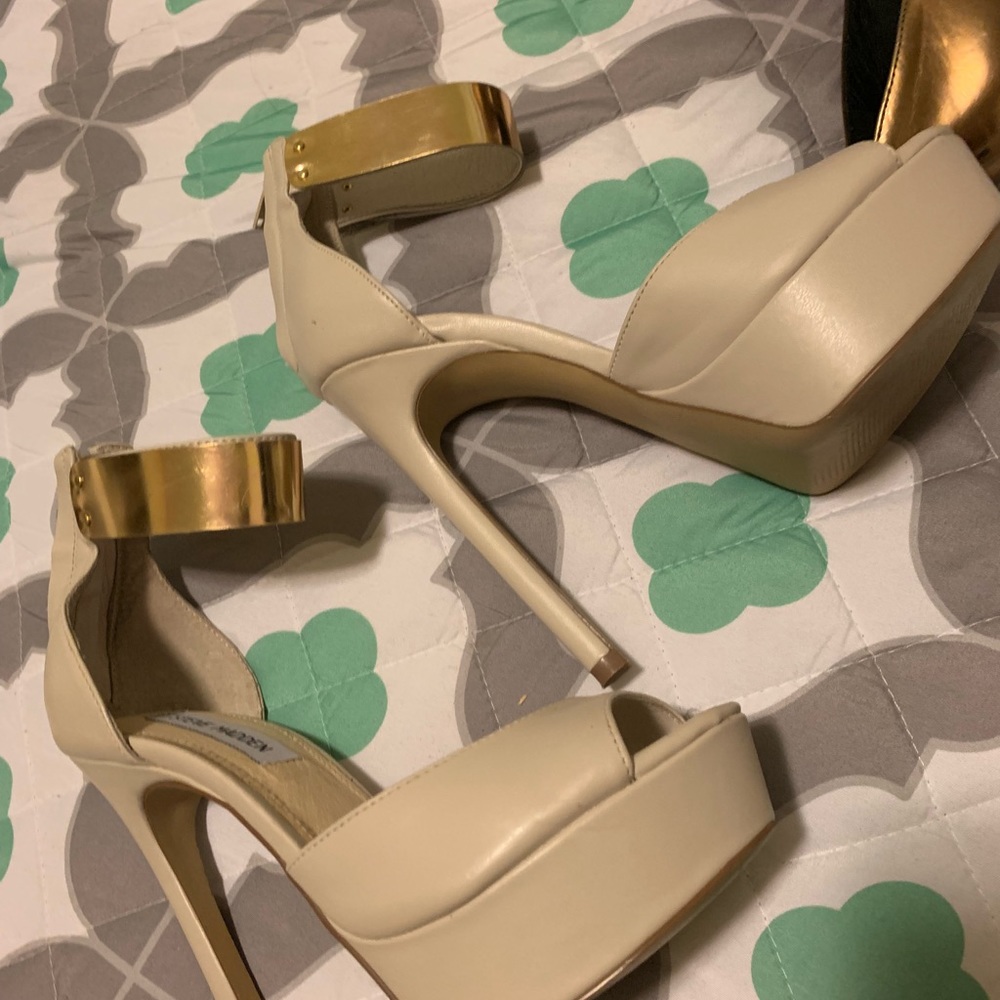 Shoes - Picture 2 of 5